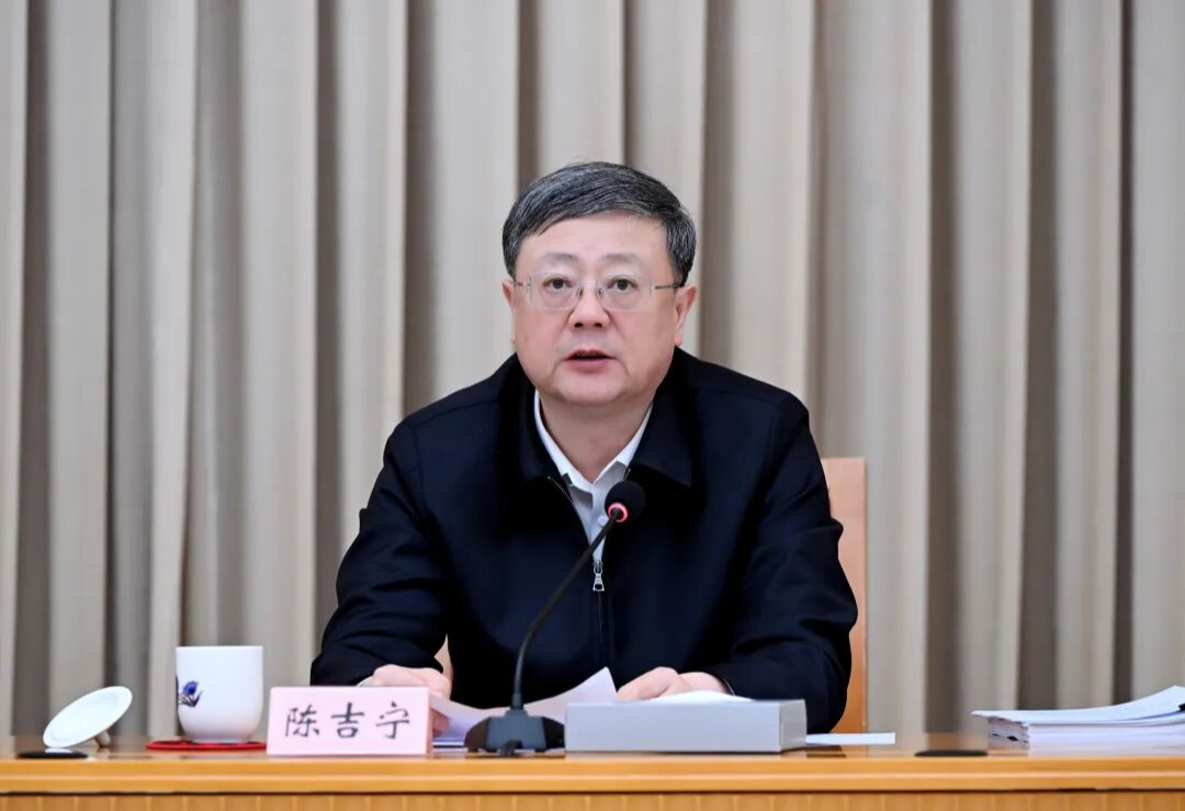 在加快转型发展、巩固向好势头、增强经济韧性上持续用力！市委季度工作会议举行，陈吉宁作工作点评